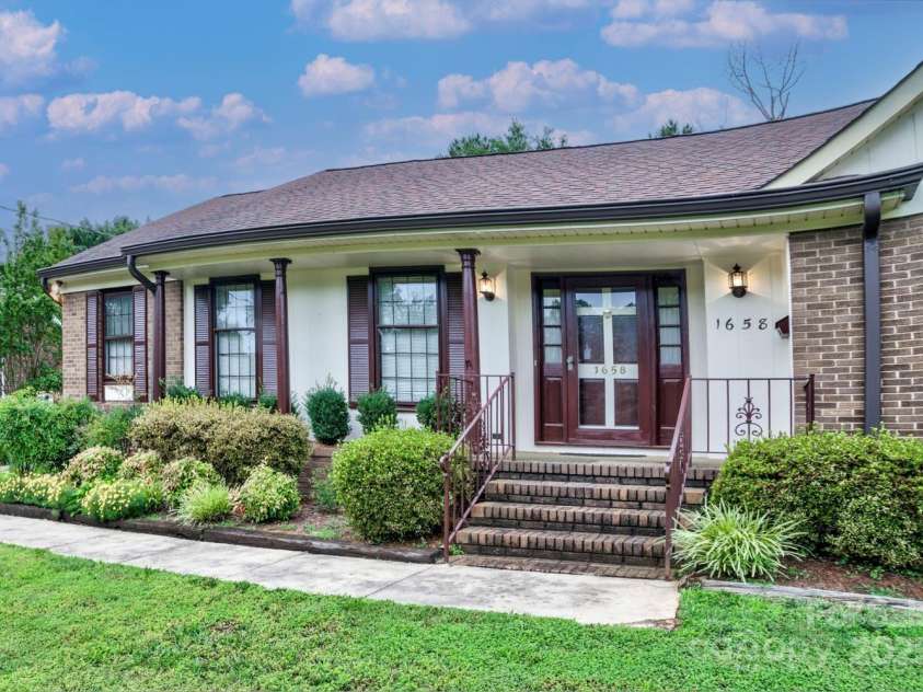 1658 Buckingham Avenue, Gastonia, NC 28054.  MLS# CAR4270551, YatesRealty ID 19557. 
