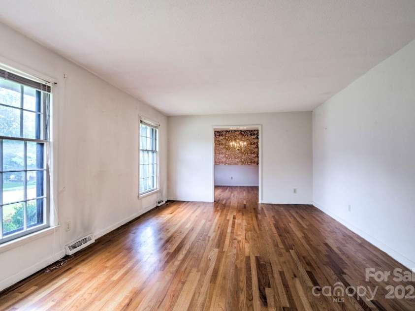 1658 Buckingham Avenue, Gastonia, NC 28054.  MLS# CAR4270551, YatesRealty ID 19557. 
