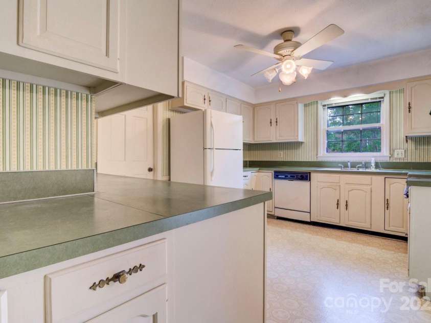 1658 Buckingham Avenue, Gastonia, NC 28054.  MLS# CAR4270551, YatesRealty ID 19557. 