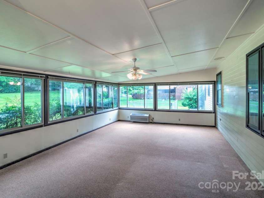 1658 Buckingham Avenue, Gastonia, NC 28054.  MLS# CAR4270551, YatesRealty ID 19557. 