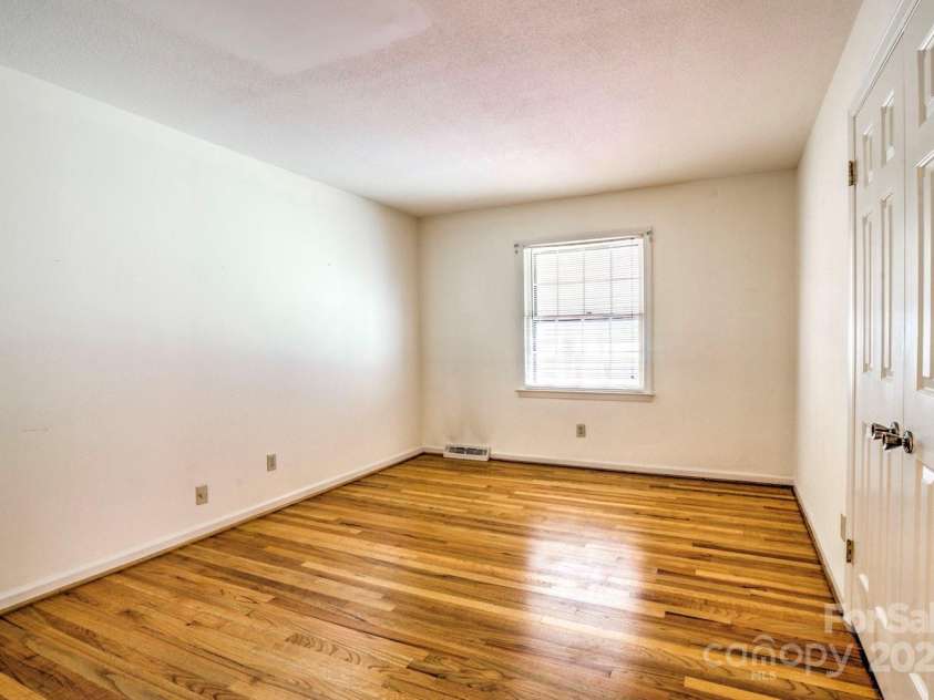 1658 Buckingham Avenue, Gastonia, NC 28054.  MLS# CAR4270551, YatesRealty ID 19557. 