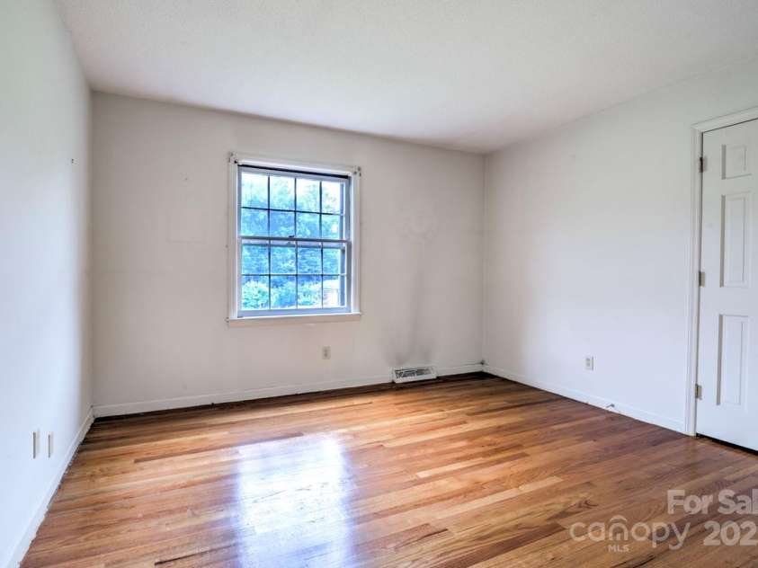 1658 Buckingham Avenue, Gastonia, NC 28054.  MLS# CAR4270551, YatesRealty ID 19557. 