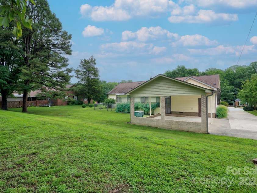 1658 Buckingham Avenue, Gastonia, NC 28054.  MLS# CAR4270551, YatesRealty ID 19557. 