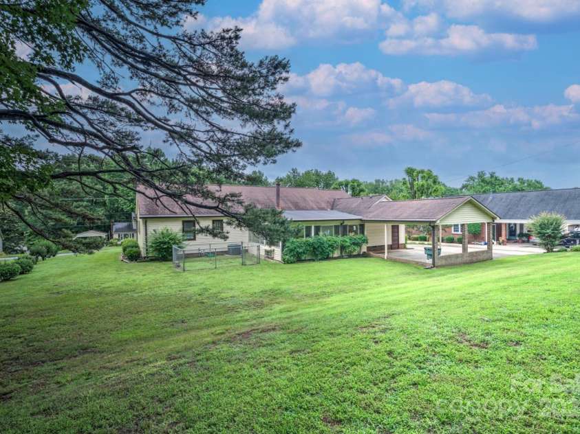1658 Buckingham Avenue, Gastonia, NC 28054.  MLS# CAR4270551, YatesRealty ID 19557. 