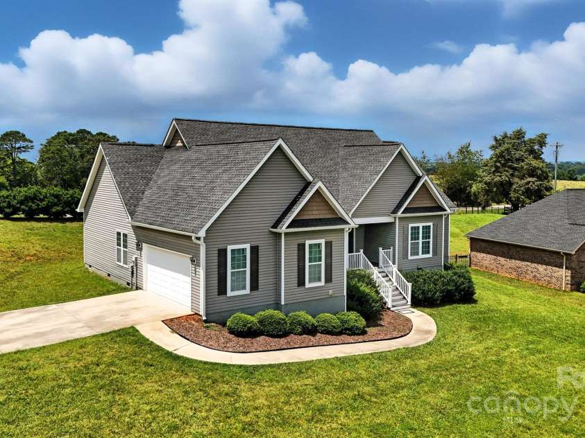 1903 46th Avenue Drive, Hickory, NC 28601.  MLS# CAR4281359, YatesRealty ID 1956. 