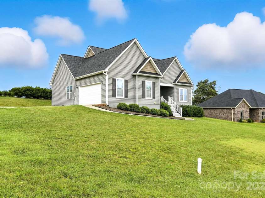 1903 46th Avenue Drive, Hickory, NC 28601.  MLS# CAR4281359, YatesRealty ID 1956. 