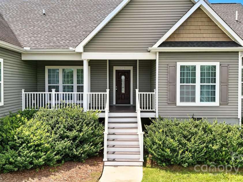 1903 46th Avenue Drive, Hickory, NC 28601.  MLS# CAR4281359, YatesRealty ID 1956. 