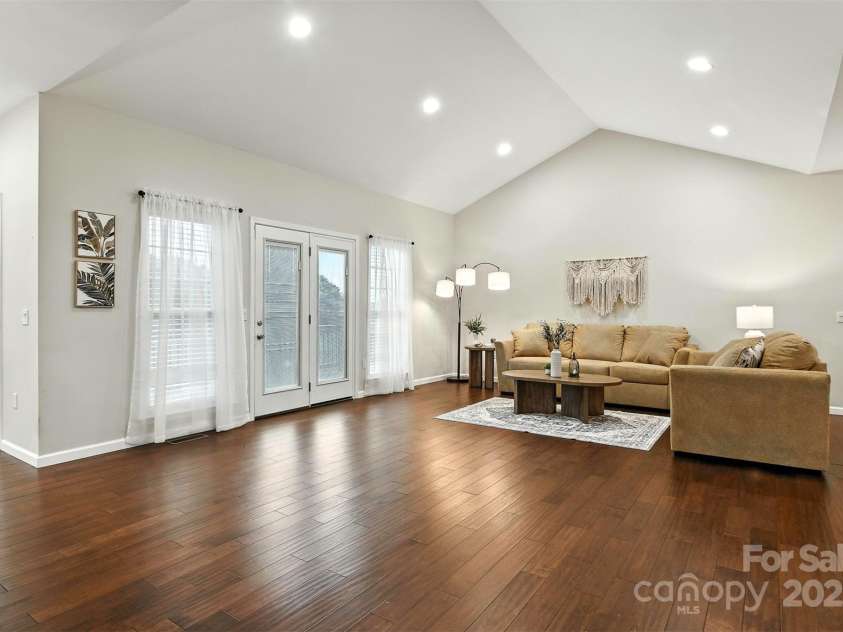 1903 46th Avenue Drive, Hickory, NC 28601.  MLS# CAR4281359, YatesRealty ID 1956. 