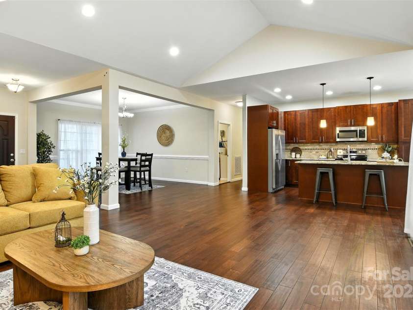 1903 46th Avenue Drive, Hickory, NC 28601.  MLS# CAR4281359, YatesRealty ID 1956. 