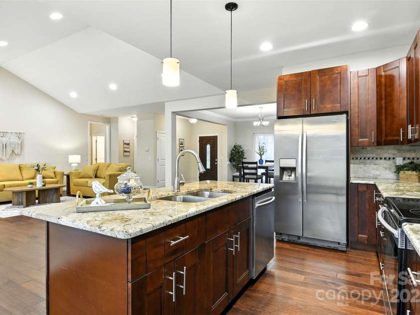 1903 46th Avenue Drive, Hickory, NC 28601.  MLS# CAR4281359, YatesRealty ID 1956. 