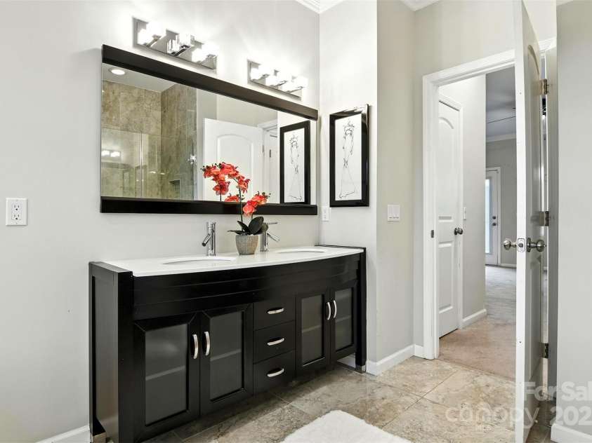 1903 46th Avenue Drive, Hickory, NC 28601.  MLS# CAR4281359, YatesRealty ID 1956. 