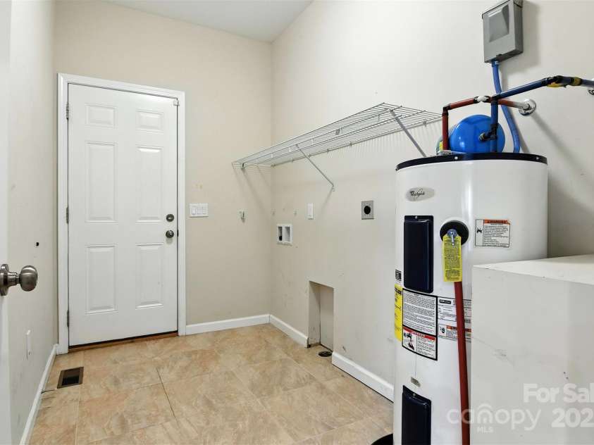 1903 46th Avenue Drive, Hickory, NC 28601.  MLS# CAR4281359, YatesRealty ID 1956. 