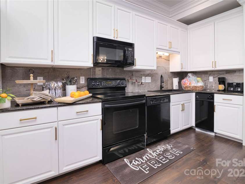 515 Church Street, Charlotte, NC 28202.  MLS# CAR4293861, YatesRealty ID 1956. 