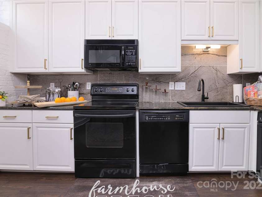 515 Church Street, Charlotte, NC 28202.  MLS# CAR4293861, YatesRealty ID 1956. 