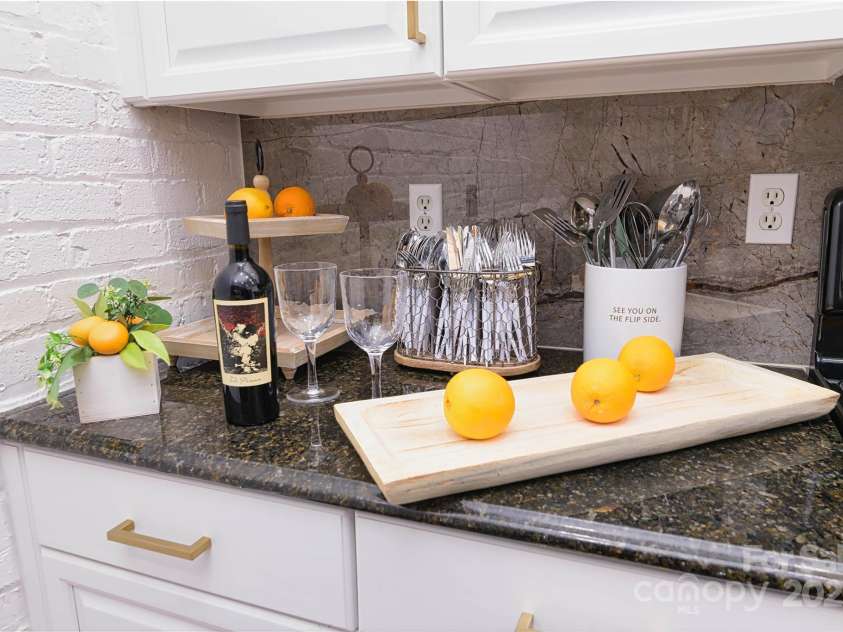 515 Church Street, Charlotte, NC 28202.  MLS# CAR4293861, YatesRealty ID 1956. 