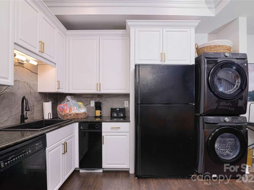 515 Church Street, Charlotte, NC 28202.  MLS# CAR4293861, YatesRealty ID 1956. 