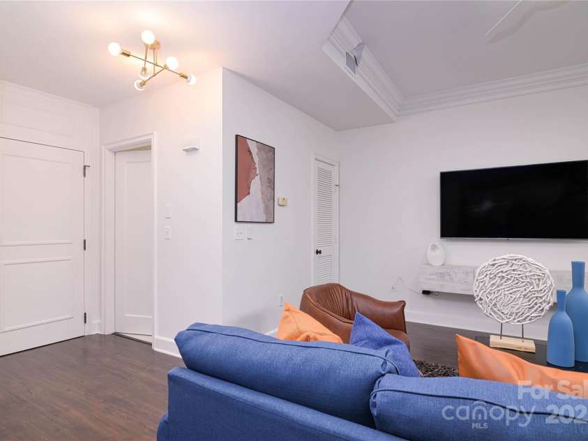 515 Church Street, Charlotte, NC 28202.  MLS# CAR4293861, YatesRealty ID 1956. 