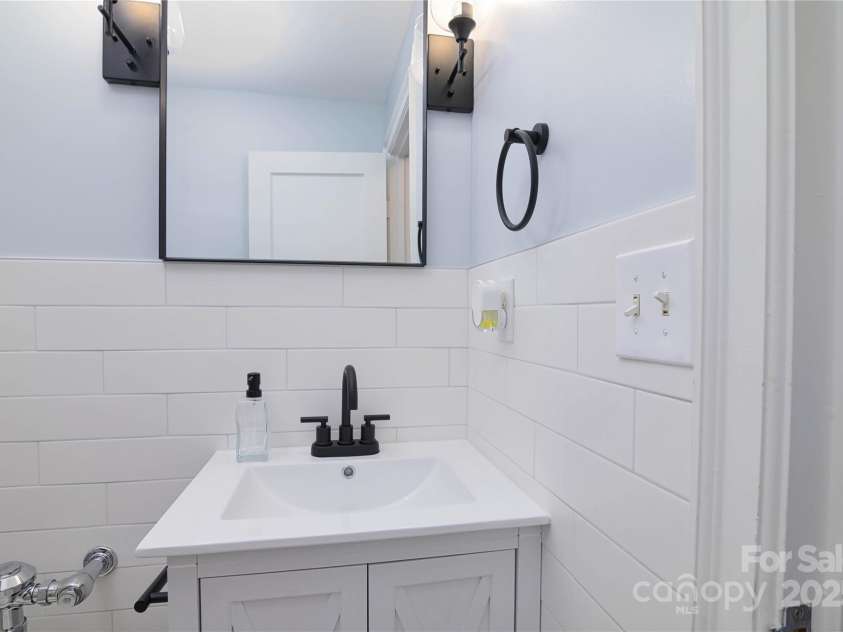 515 Church Street, Charlotte, NC 28202.  MLS# CAR4293861, YatesRealty ID 1956. 