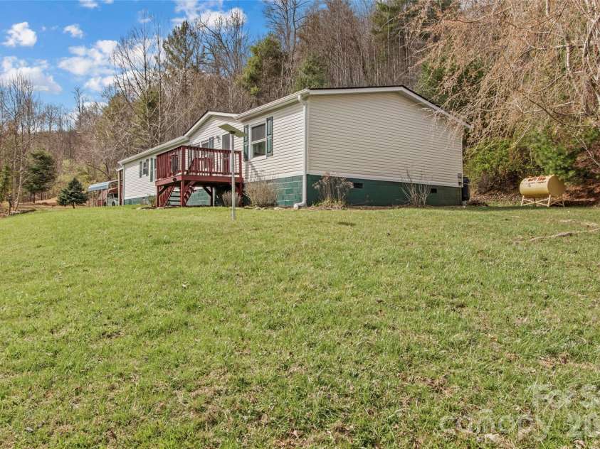 155 Thunderstruck Ridge, Burnsville, NC 28714.  MLS# CAR4365534, YatesRealty ID 19561. 