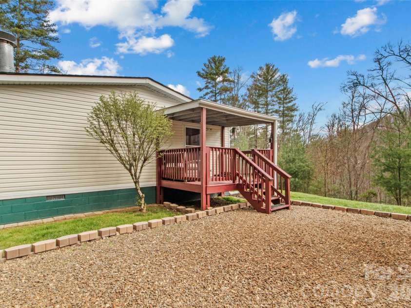 155 Thunderstruck Ridge, Burnsville, NC 28714.  MLS# CAR4365534, YatesRealty ID 19561. Driveway side entrance