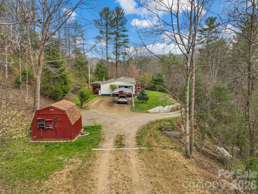 155 Thunderstruck Ridge, Burnsville, NC 28714.  MLS# CAR4365534, YatesRealty ID 19561. Driveway View
