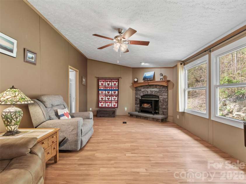 155 Thunderstruck Ridge, Burnsville, NC 28714.  MLS# CAR4365534, YatesRealty ID 19561. Family room
