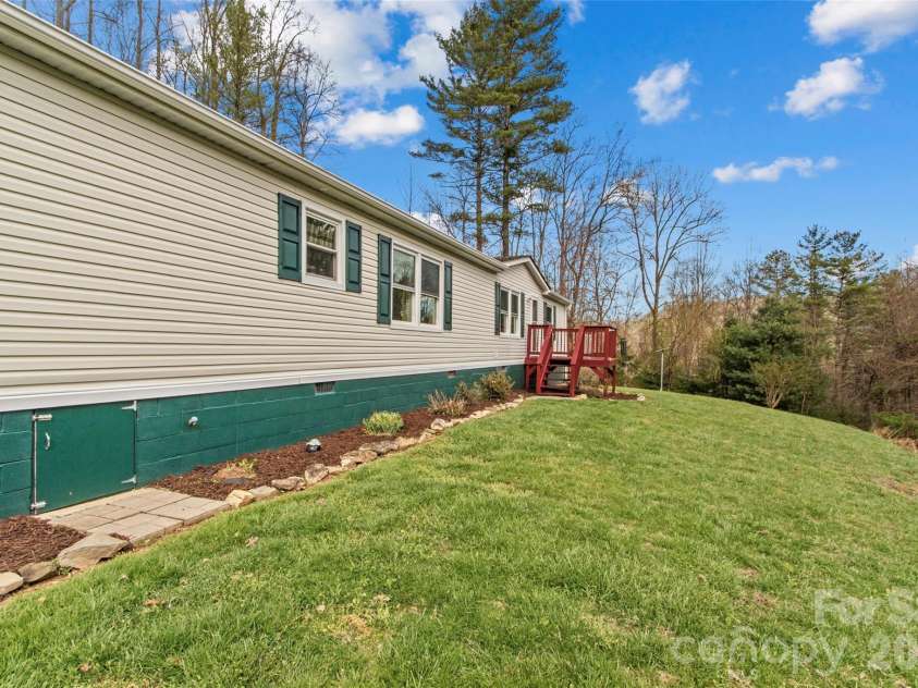155 Thunderstruck Ridge, Burnsville, NC 28714.  MLS# CAR4365534, YatesRealty ID 19561. Front