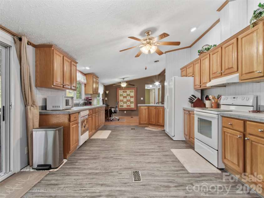 155 Thunderstruck Ridge, Burnsville, NC 28714.  MLS# CAR4365534, YatesRealty ID 19561. Kitchen