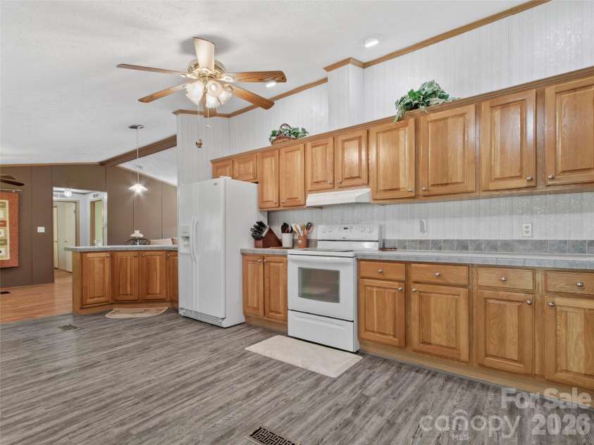 155 Thunderstruck Ridge, Burnsville, NC 28714.  MLS# CAR4365534, YatesRealty ID 19561. Kitchen
