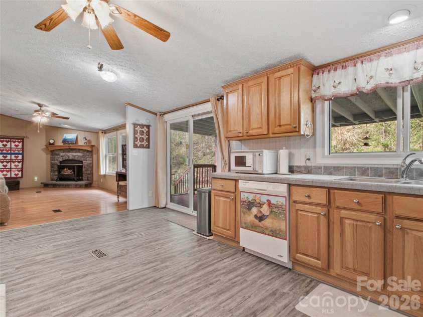 155 Thunderstruck Ridge, Burnsville, NC 28714.  MLS# CAR4365534, YatesRealty ID 19561. Kitchen