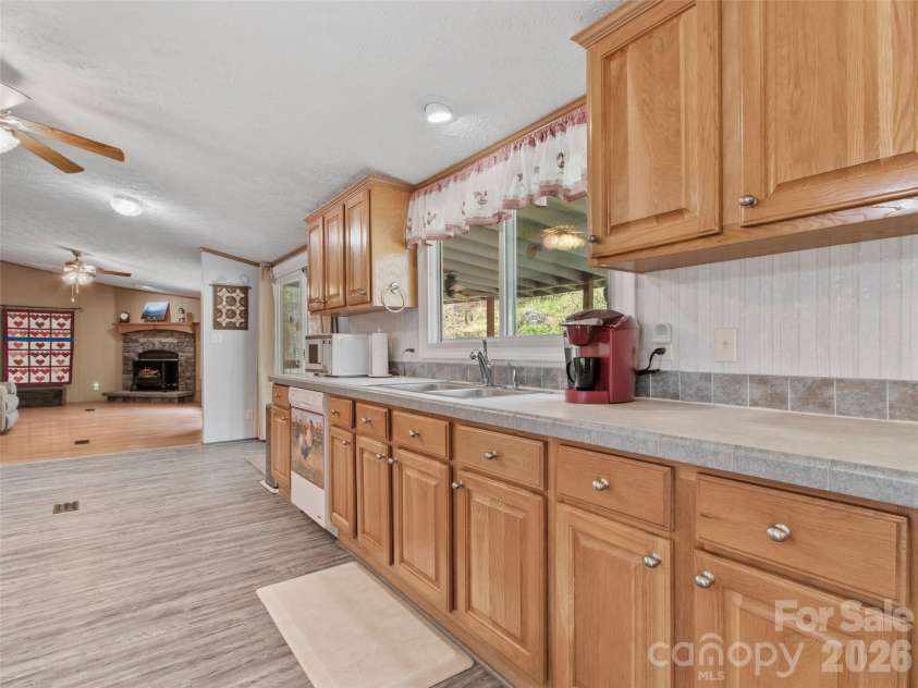 155 Thunderstruck Ridge, Burnsville, NC 28714.  MLS# CAR4365534, YatesRealty ID 19561. Kitchen