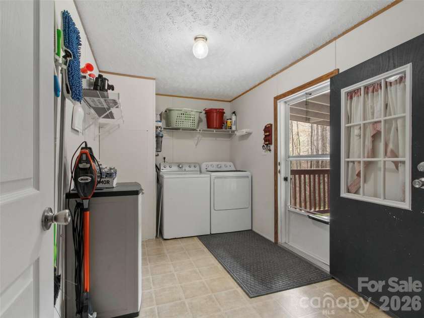 155 Thunderstruck Ridge, Burnsville, NC 28714.  MLS# CAR4365534, YatesRealty ID 19561. Mud/Laundry Room