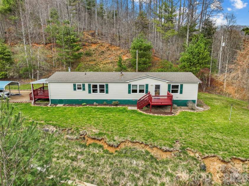 155 Thunderstruck Ridge, Burnsville, NC 28714.  MLS# CAR4365534, YatesRealty ID 19561. Rront