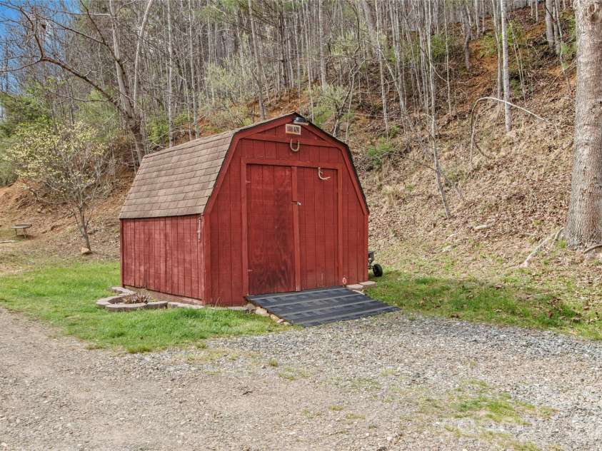 155 Thunderstruck Ridge, Burnsville, NC 28714.  MLS# CAR4365534, YatesRealty ID 19561. Storage Shed