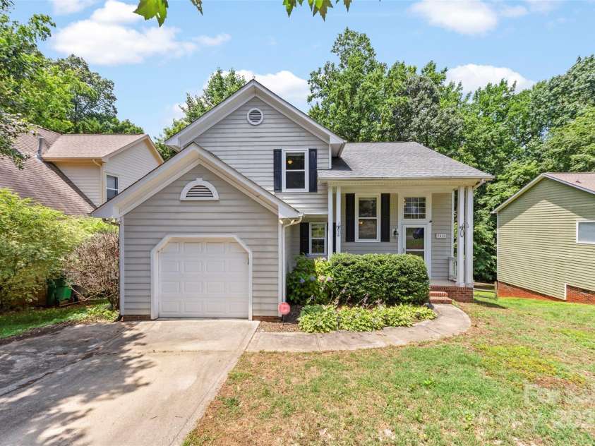 7425 Hubbard Woods Road, Charlotte, NC 28269.  MLS# CAR4269452, YatesRealty ID 19561. 