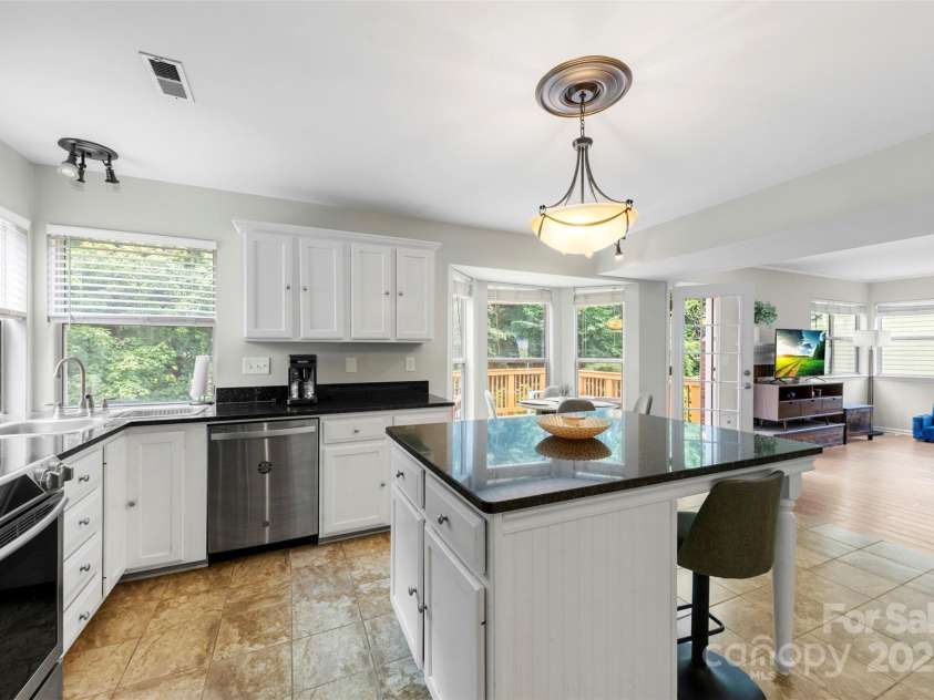 7425 Hubbard Woods Road, Charlotte, NC 28269.  MLS# CAR4269452, YatesRealty ID 19561. 