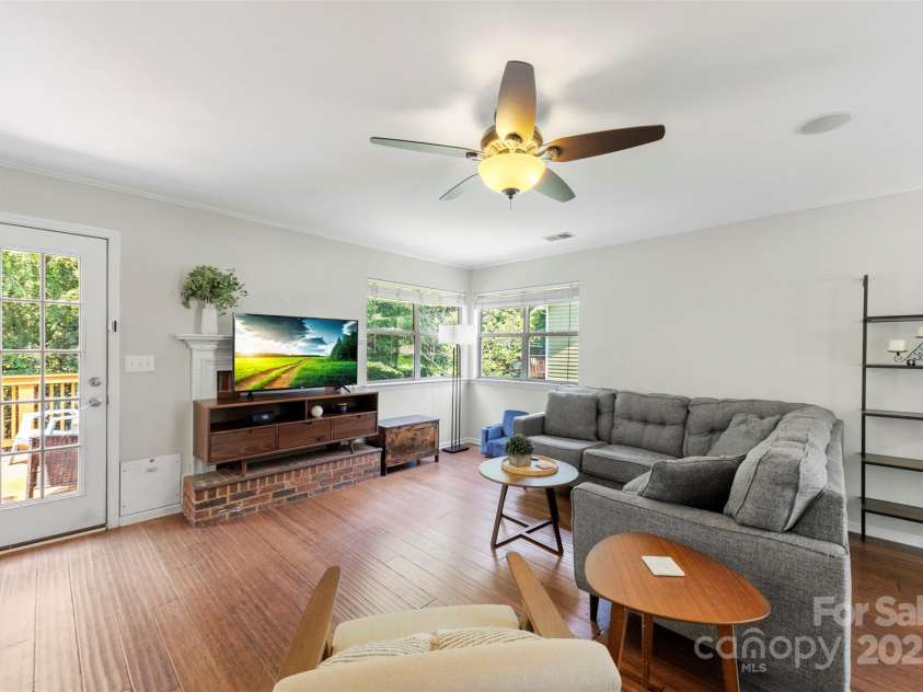 7425 Hubbard Woods Road, Charlotte, NC 28269.  MLS# CAR4269452, YatesRealty ID 19561. 