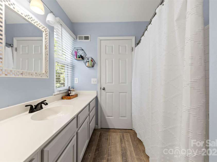 7425 Hubbard Woods Road, Charlotte, NC 28269.  MLS# CAR4269452, YatesRealty ID 19561. 