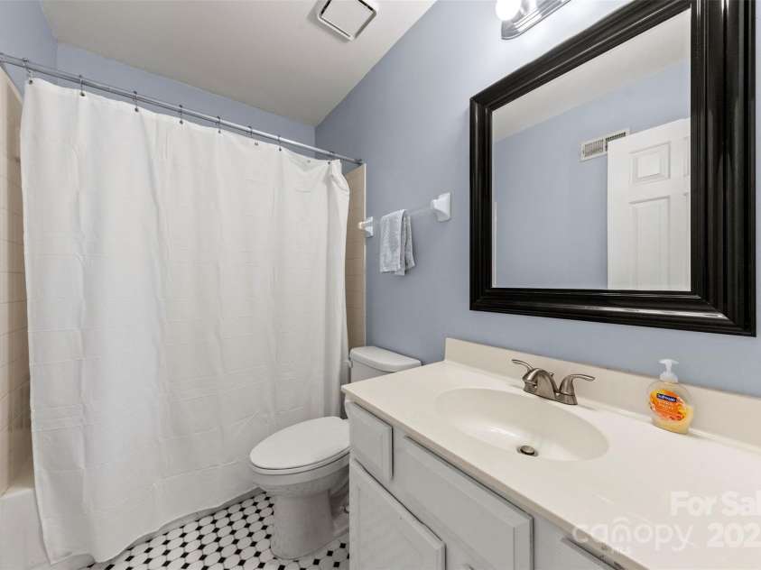 7425 Hubbard Woods Road, Charlotte, NC 28269.  MLS# CAR4269452, YatesRealty ID 19561. 