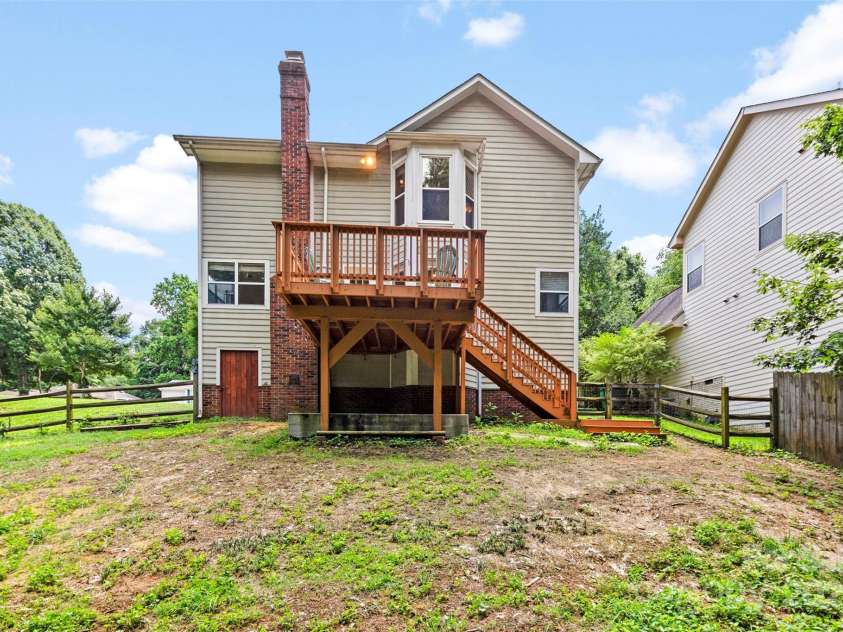 7425 Hubbard Woods Road, Charlotte, NC 28269.  MLS# CAR4269452, YatesRealty ID 19561. 