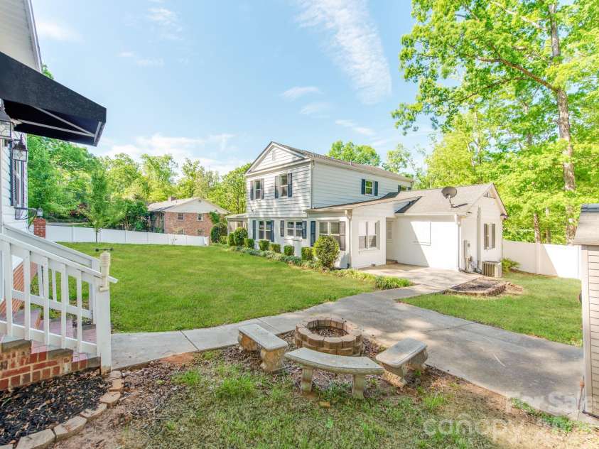 120 Sunset Drive, Chester, SC 29706.  MLS# CAR4373917, YatesRealty ID 19563. 