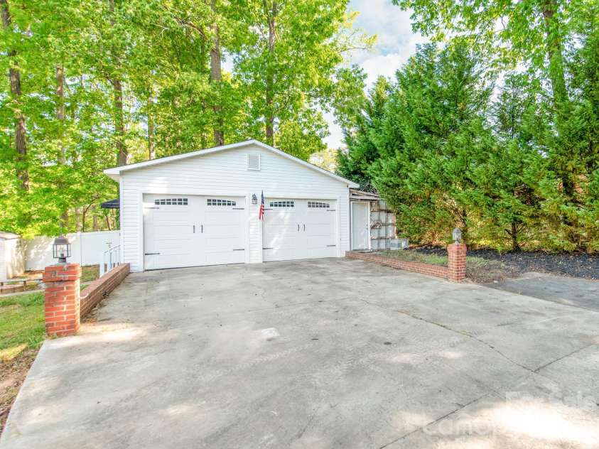 120 Sunset Drive, Chester, SC 29706.  MLS# CAR4373917, YatesRealty ID 19563. 