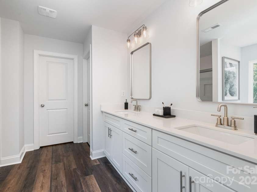 5116 Izzo Lane, Charlotte, NC 28214.  MLS# CAR4270987, YatesRealty ID 19564. Representational Photo - Staged