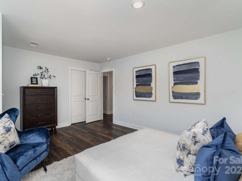 5116 Izzo Lane, Charlotte, NC 28214.  MLS# CAR4270987, YatesRealty ID 19564. Representational Photo - Staged