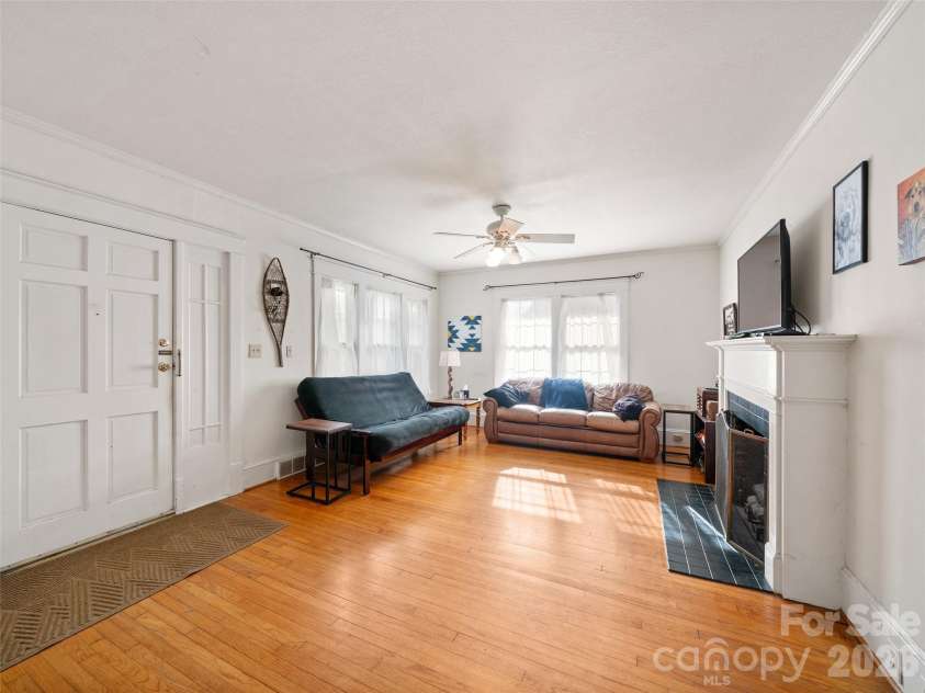 147 Walnut Avenue, Spruce Pine, NC 28777.  MLS# CAR4407282, YatesRealty ID 19566. 