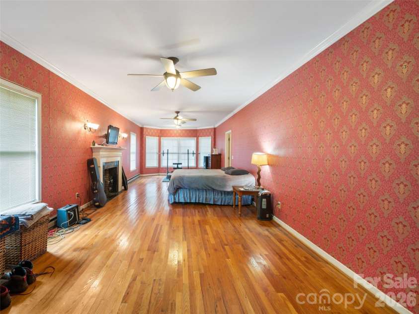 147 Walnut Avenue, Spruce Pine, NC 28777.  MLS# CAR4407282, YatesRealty ID 19566. 
