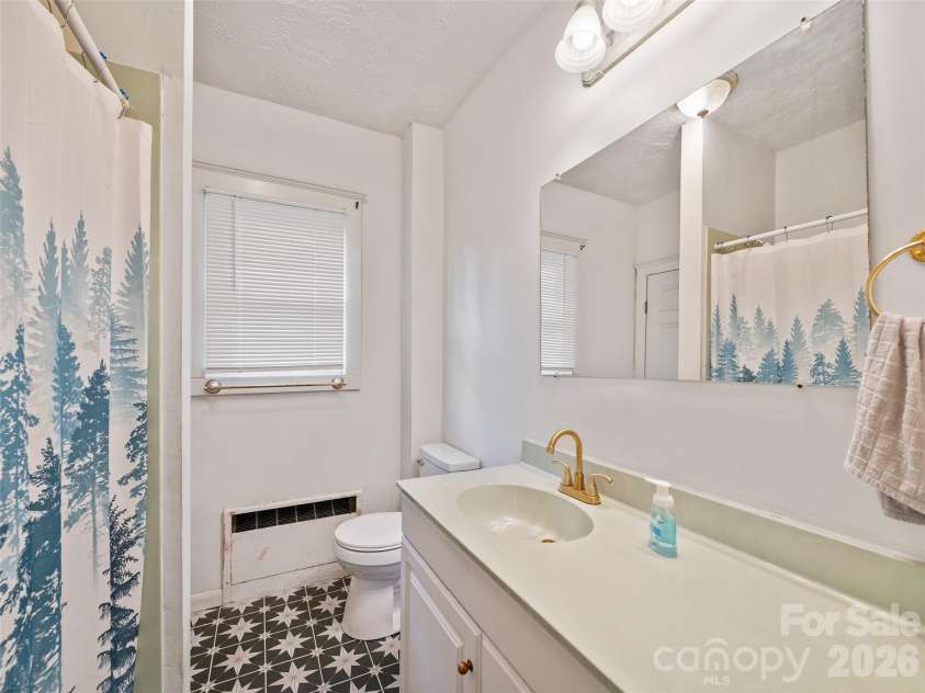 147 Walnut Avenue, Spruce Pine, NC 28777.  MLS# CAR4407282, YatesRealty ID 19566. 