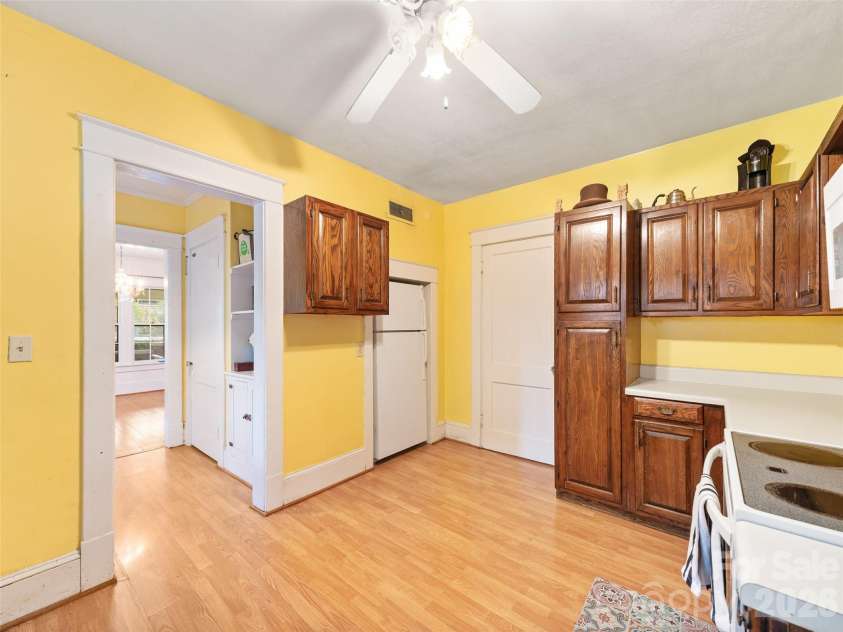 147 Walnut Avenue, Spruce Pine, NC 28777.  MLS# CAR4407282, YatesRealty ID 19566. 