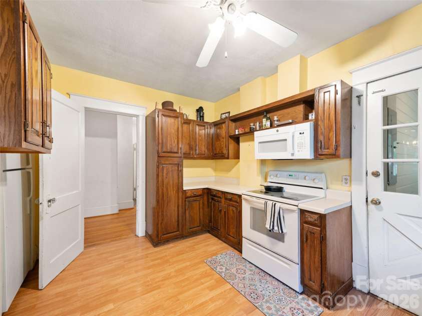 147 Walnut Avenue, Spruce Pine, NC 28777.  MLS# CAR4407282, YatesRealty ID 19566. 