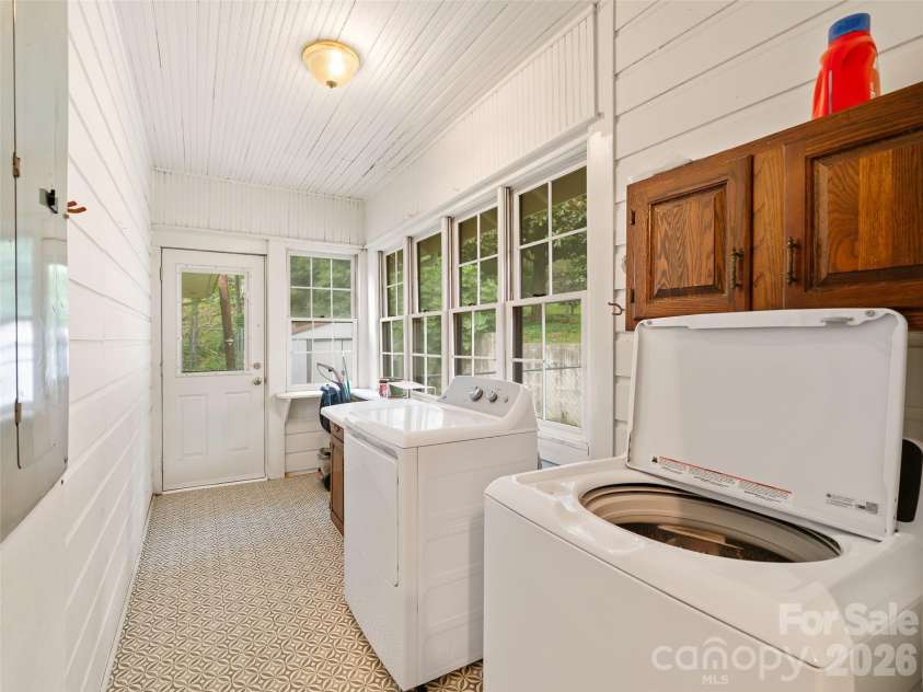 147 Walnut Avenue, Spruce Pine, NC 28777.  MLS# CAR4407282, YatesRealty ID 19566. 